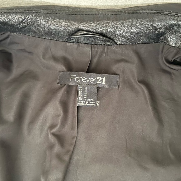 FOREVER 21 LEATHER STUDDED JACKET ♥︎
• RARE PIECE • GOLD SPIKES • QUALITY • - Picture 11 of 12